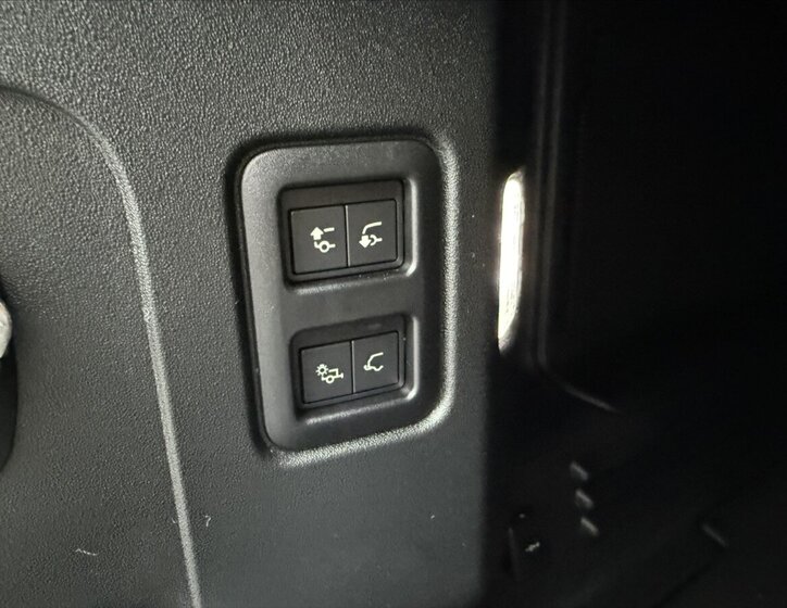 Land Rover Defender SUV 3,0 l 257 kw