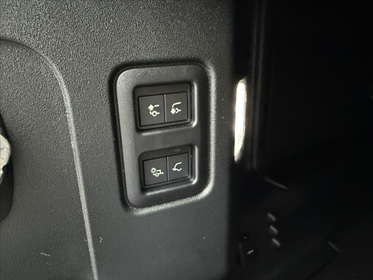 Land Rover Defender SUV 3,0 l 257 kw