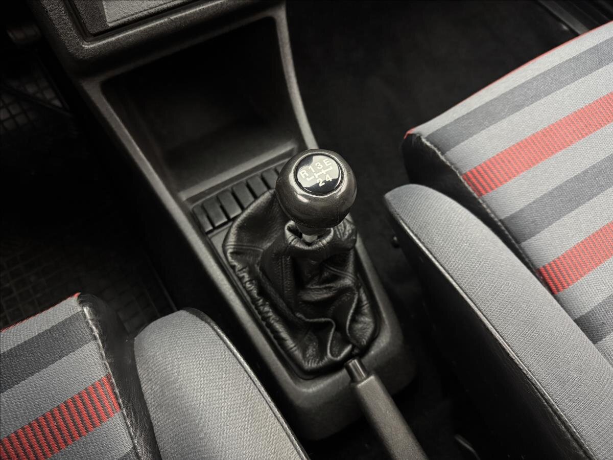 Volkswagen Golf Sedan / Limuzína 1,8 l 79 kw