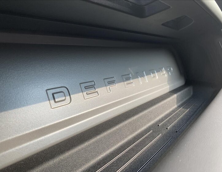 Land Rover Defender SUV 3,0 l 221 kw