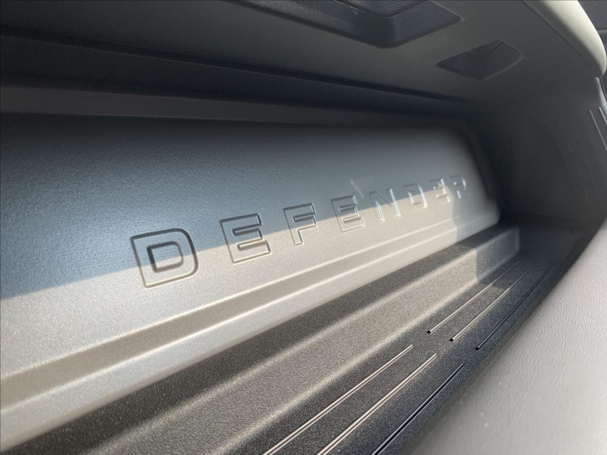 Land Rover Defender SUV 3,0 l 221 kw