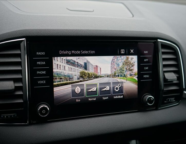 Škoda Karoq SUV 1,5 l 110 kw