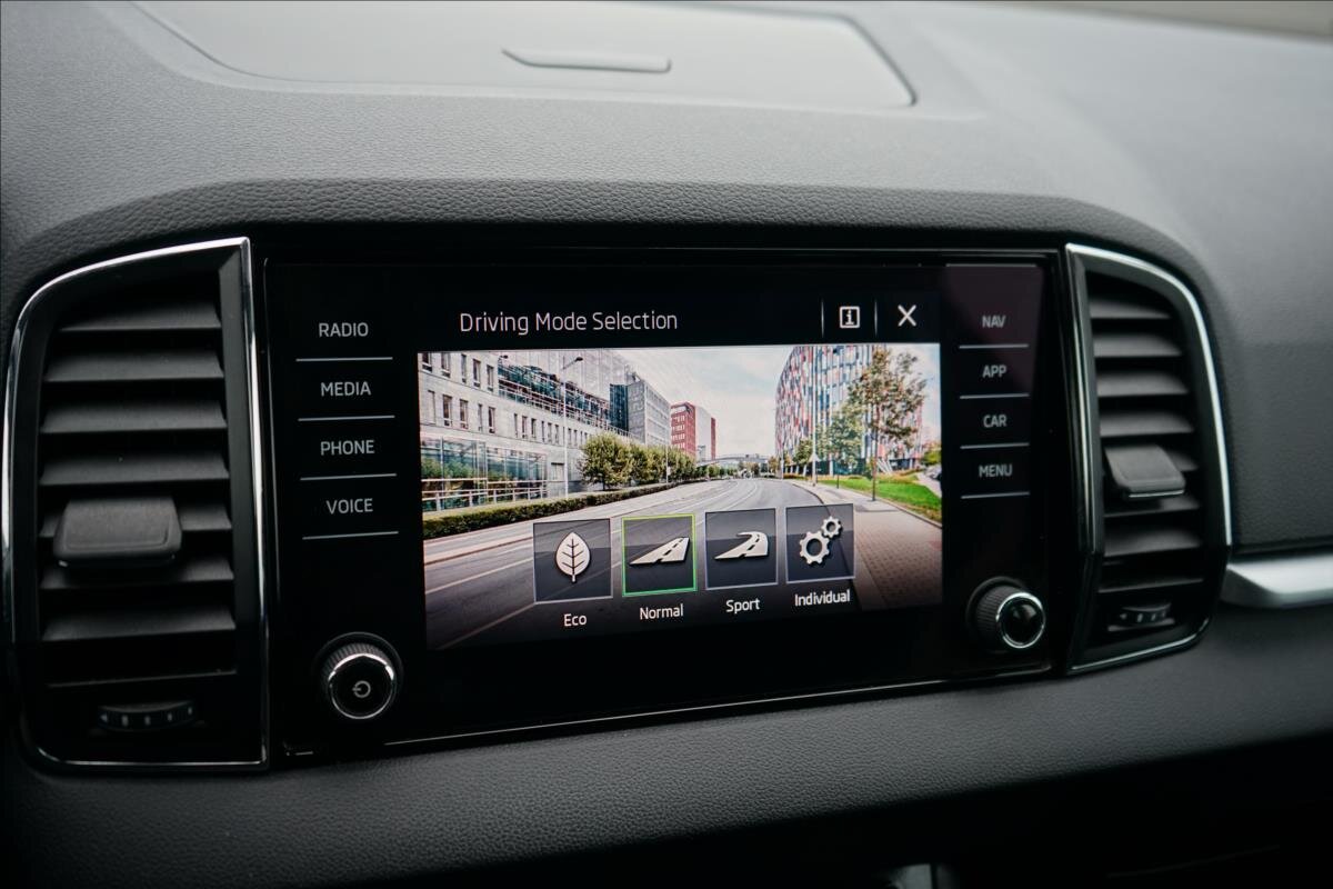 Škoda Karoq SUV 1,5 l 110 kw