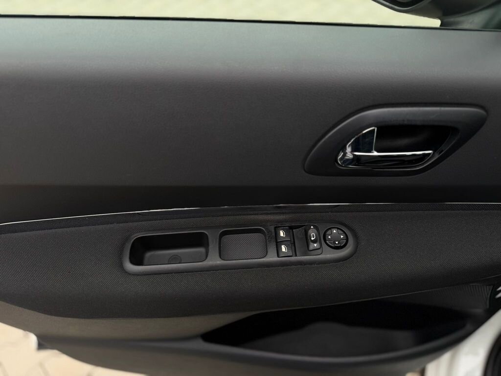 Peugeot 3008 MPV 1,6 l 88 kw