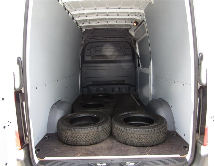 Mercedes-Benz Sprinter 9