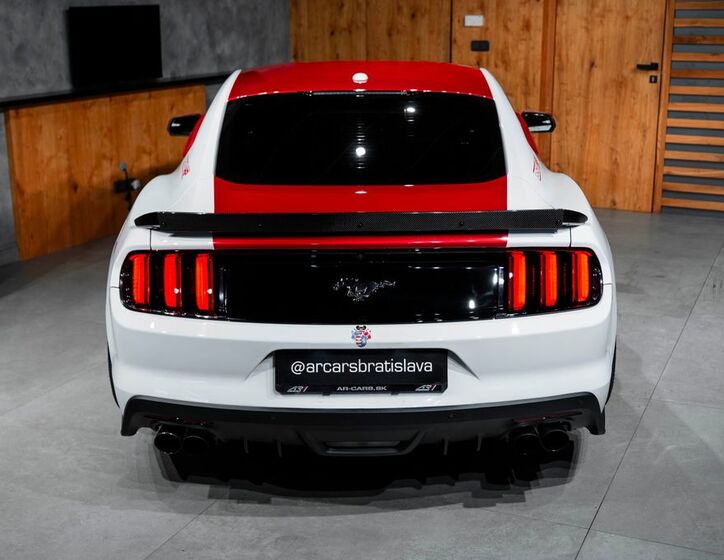Ford Mustang 32