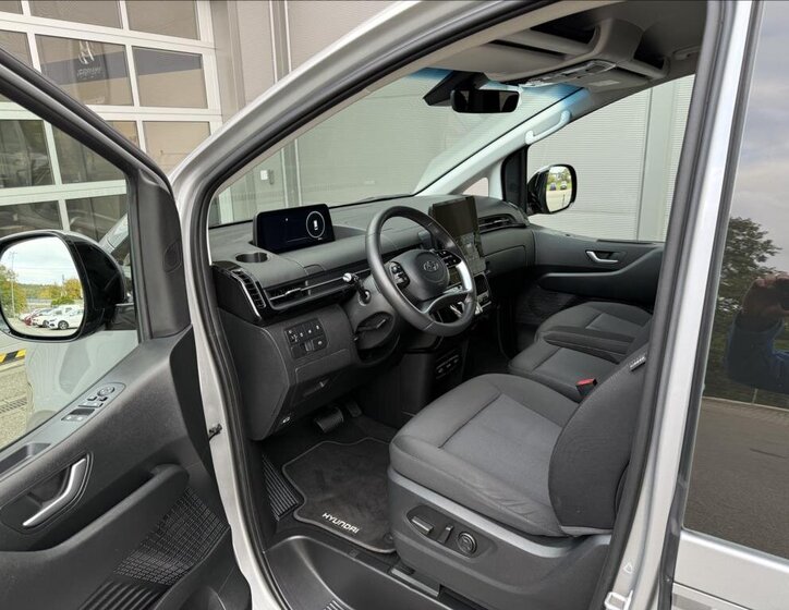 Hyundai Staria 8