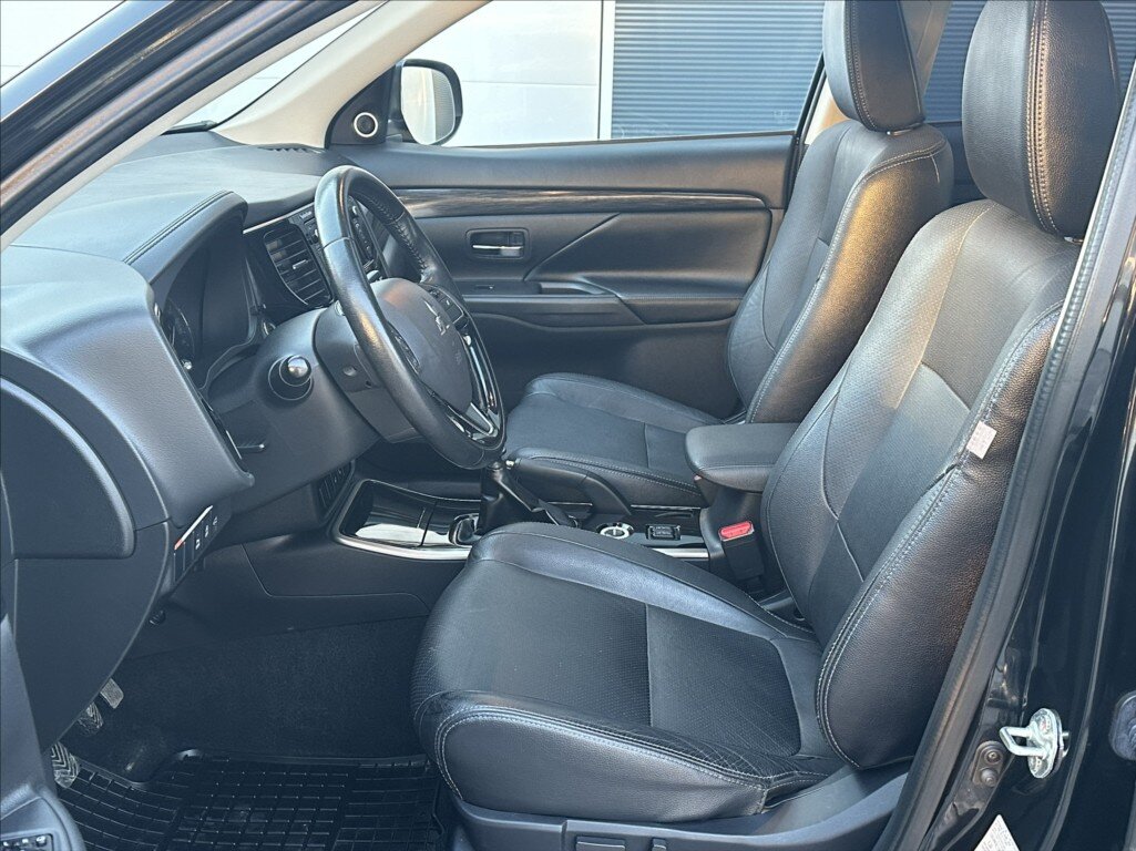 Mitsubishi Outlander SUV / Terénní 2,3 l 110 kw