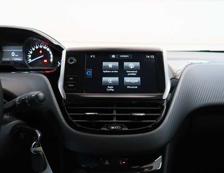 Peugeot 208 Hatchback 1,2 l 81 kw