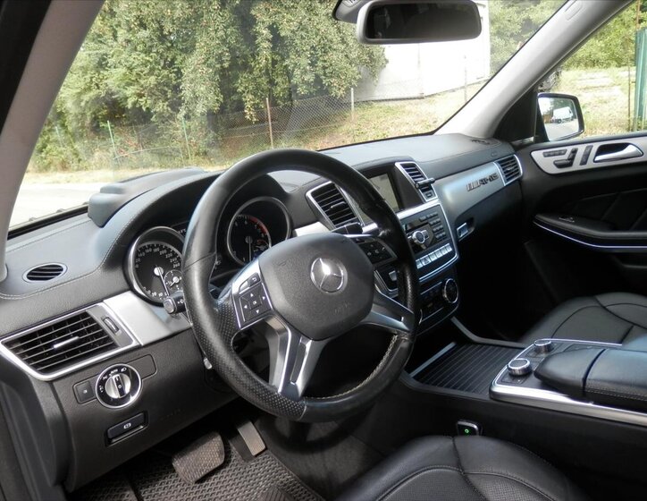 Mercedes-Benz GL SUV 4,7 l 320 kw