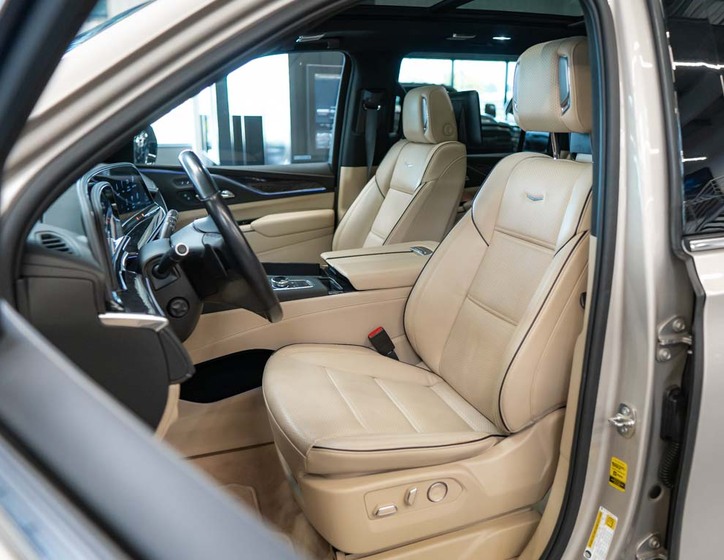 Cadillac Escalade 16