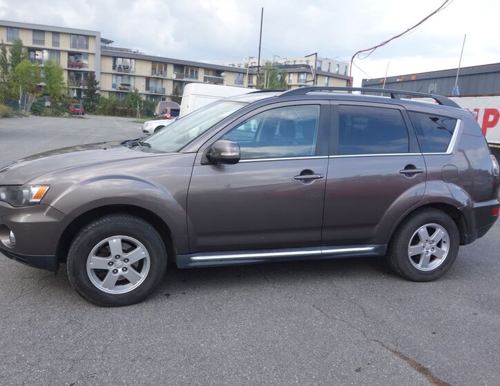 Mitsubishi Outlander 3