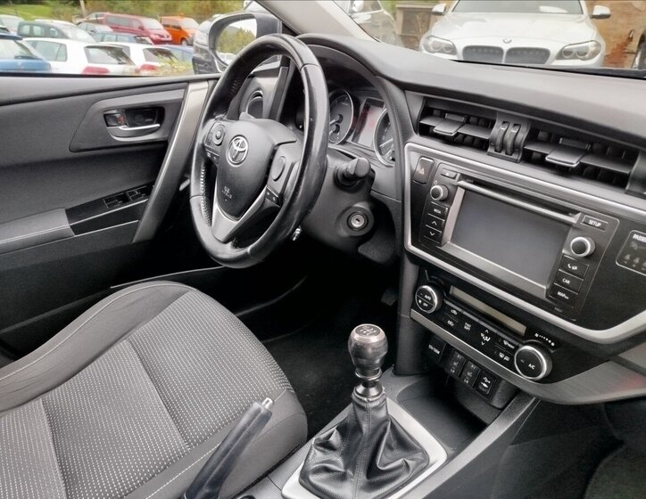Toyota Auris Kombi 2,0 l 91 kw