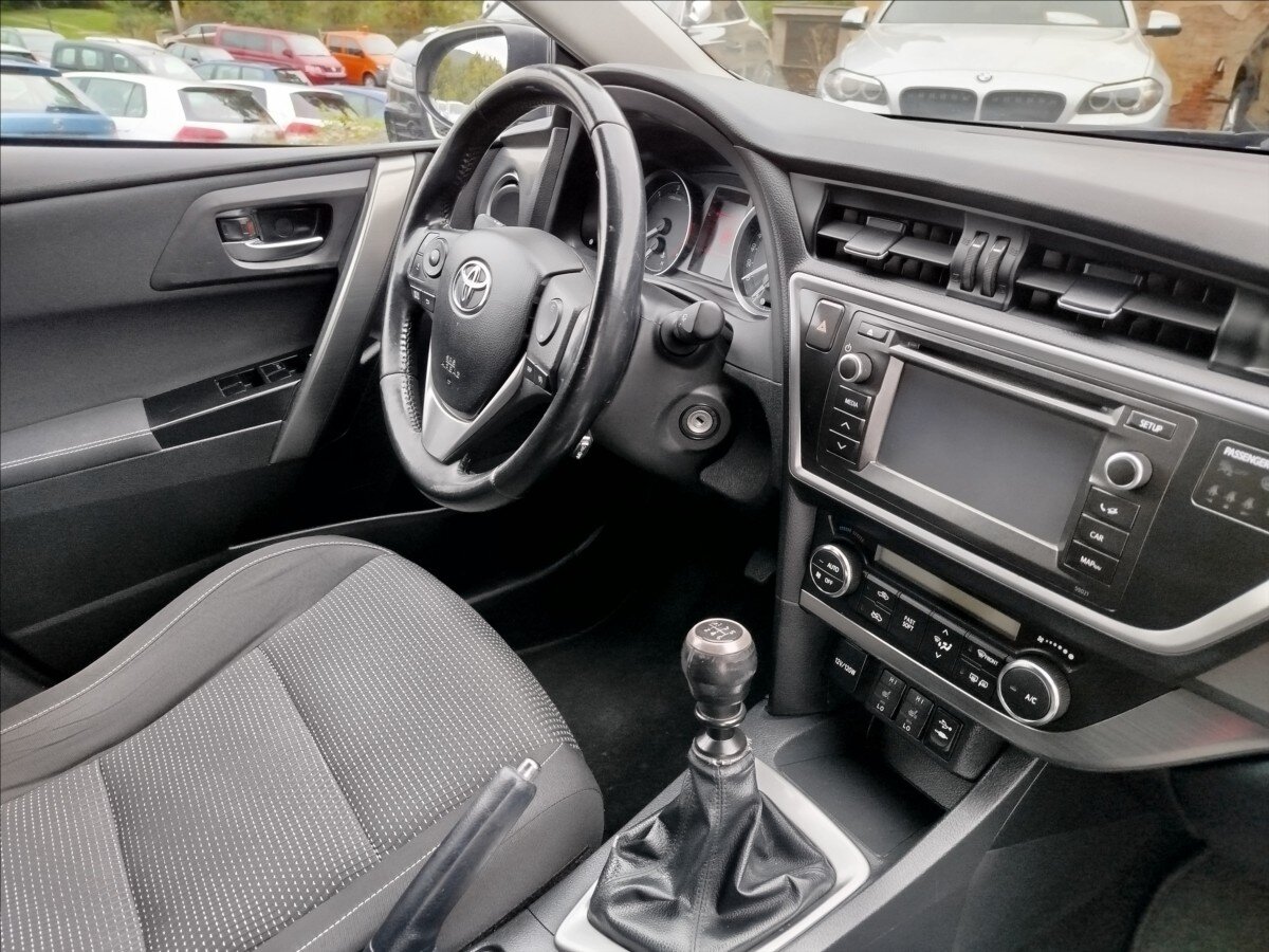 Toyota Auris Kombi 2,0 l 91 kw