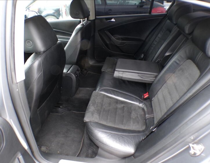 Volkswagen Passat Sedan 2,0 l 103 kw