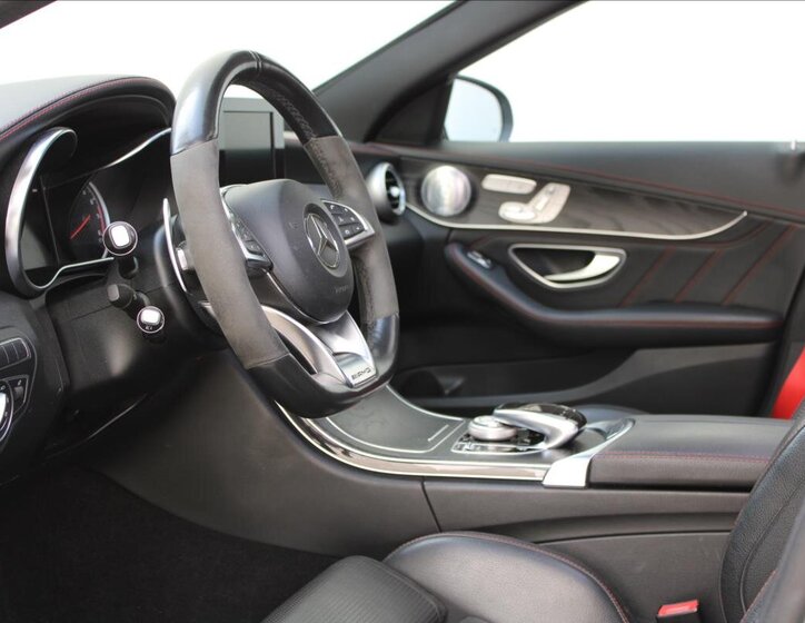 Mercedes-Benz Třídy C Sedan / Limuzína 3,0 l 270 kw