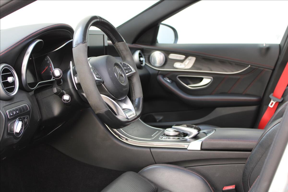 Mercedes-Benz Třídy C Sedan / Limuzína 3,0 l 270 kw