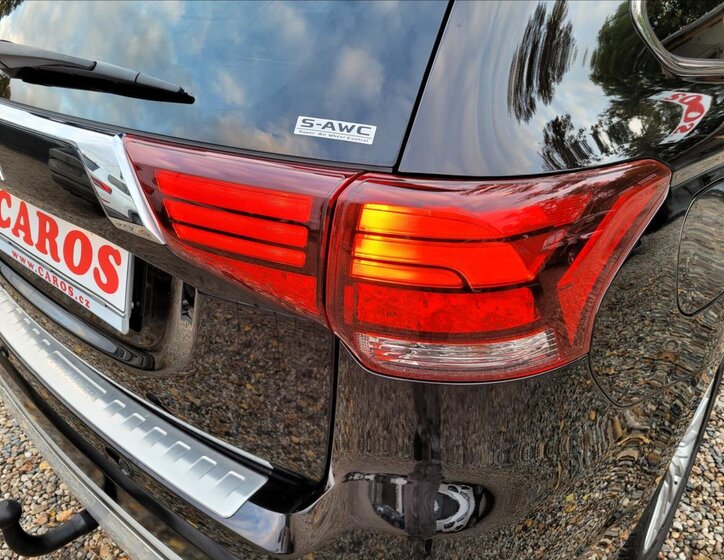 Mitsubishi Outlander SUV / Terénní 2,4 l 165 kw