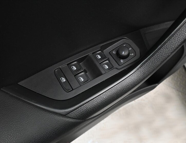 Škoda Karoq SUV / Terénní 1,5 l 110 kw