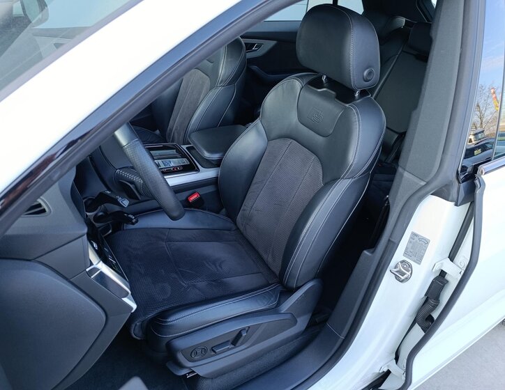 Audi Q8 SUV / Terénní 3,0 l 210 kw