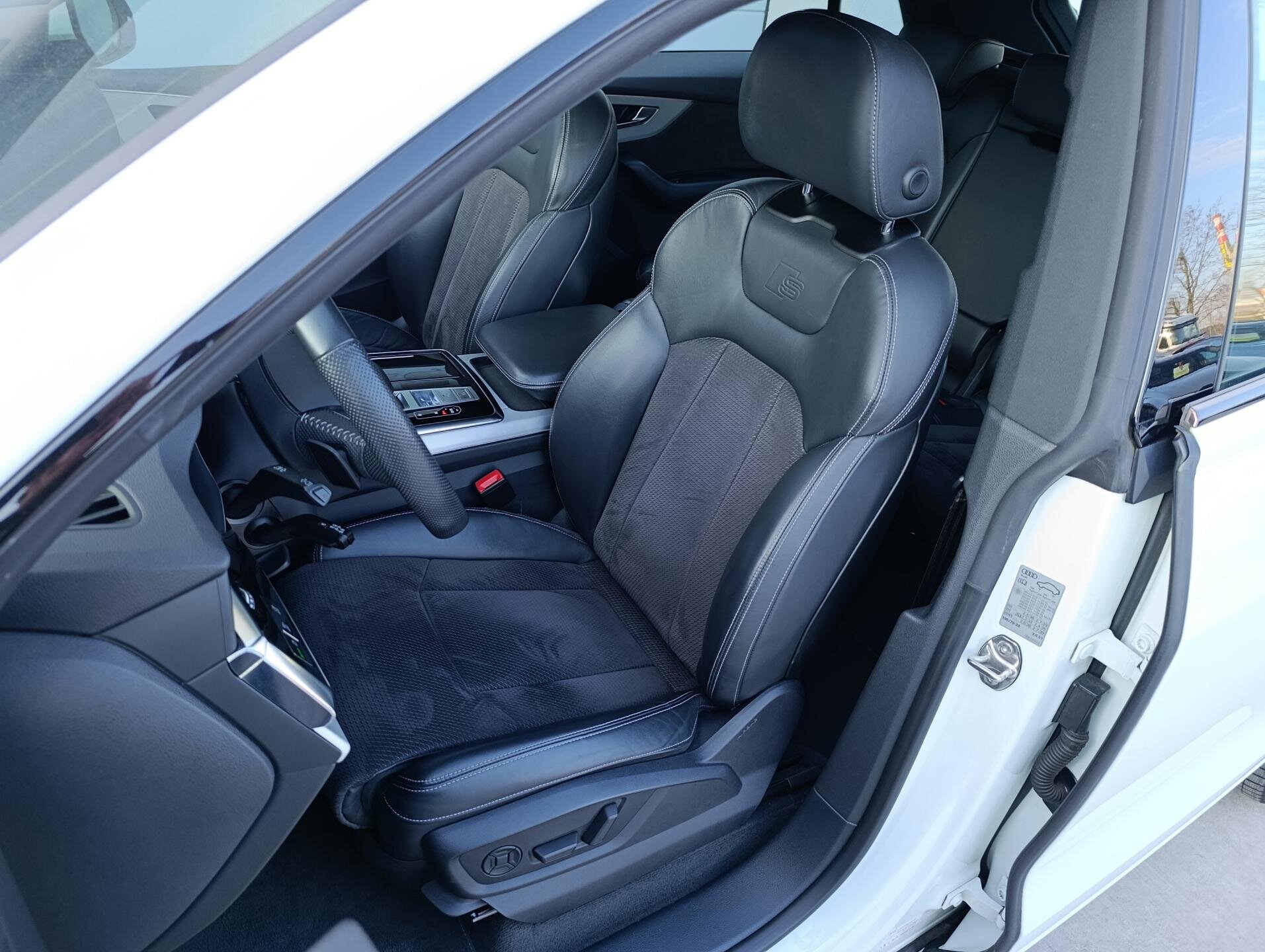 Audi Q8 SUV / Terénní 3,0 l 210 kw