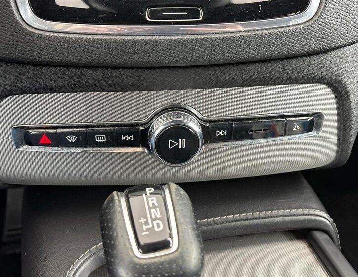 Volvo XC90 SUV / Terénní 2,0 l 173 kw