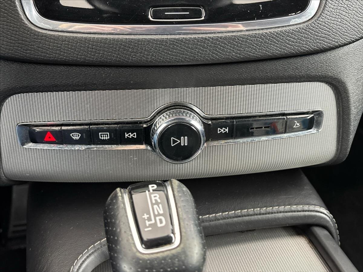 Volvo XC90 SUV / Terénní 2,0 l 173 kw