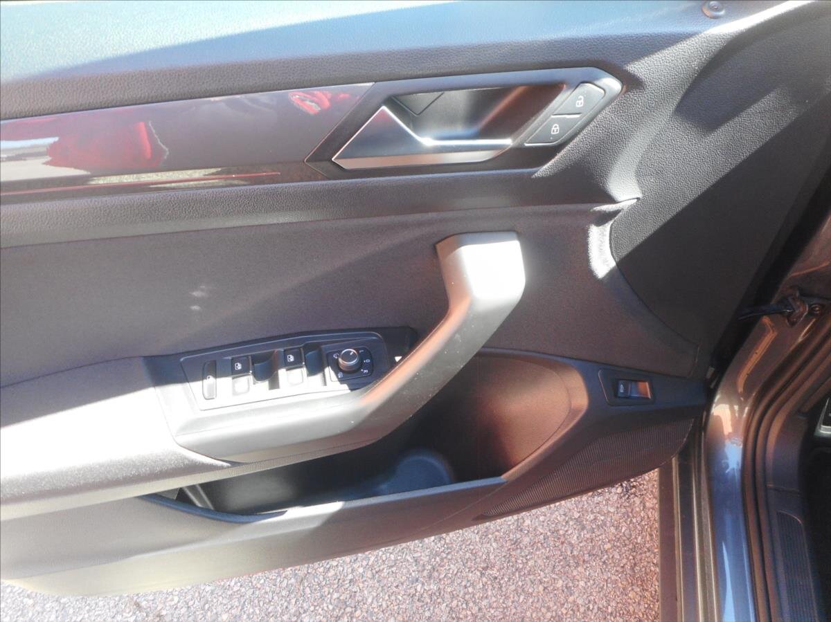 Volkswagen T-Roc SUV / Terénní 1,5 l 110 kw