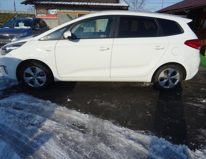 KIA Carens 6