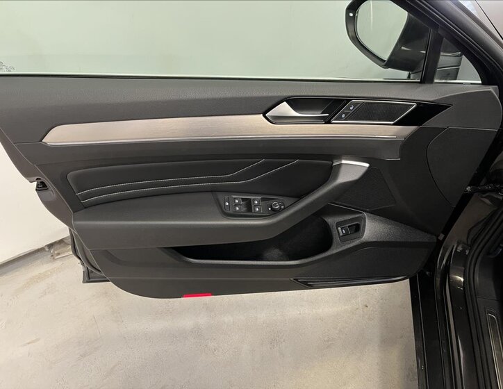 Volkswagen Passat Sedan 1,5 l 110 kw