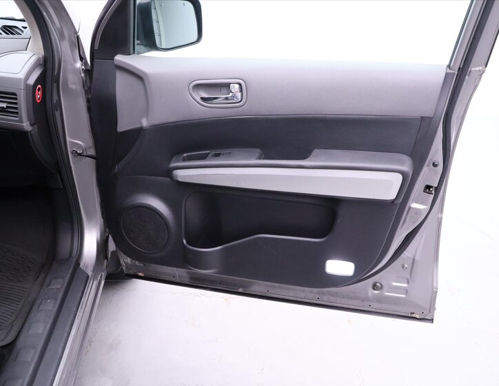 Nissan X-Trail SUV / Terénní 2,0 l 110 kw