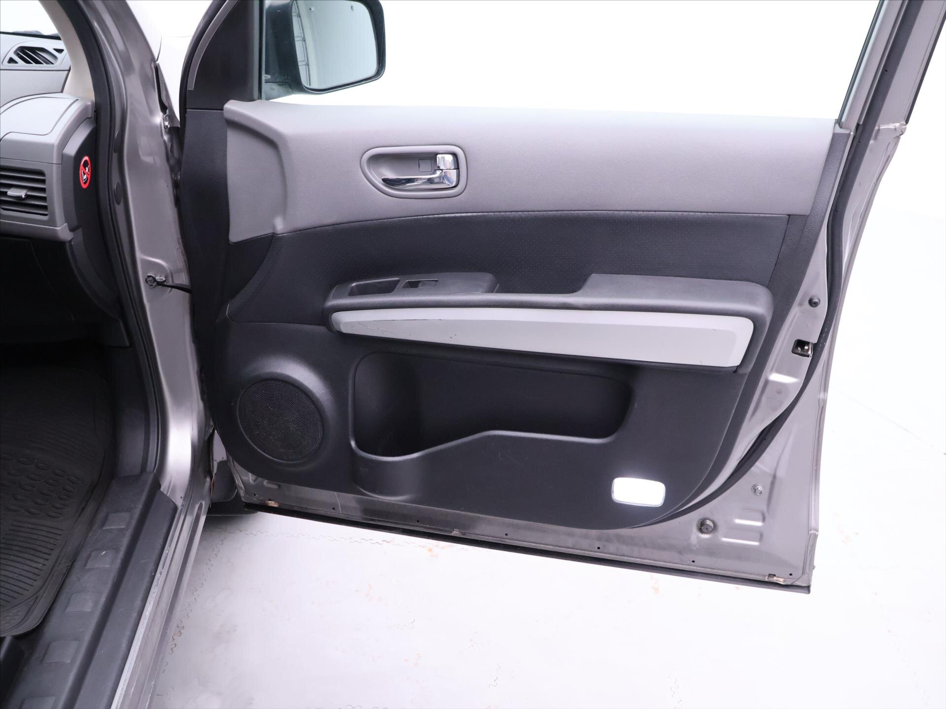 Nissan X-Trail SUV / Terénní 2,0 l 110 kw