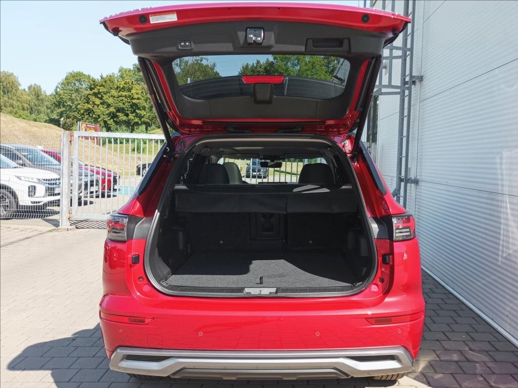 Mitsubishi Outlander SUV 2,4 l 225 kw