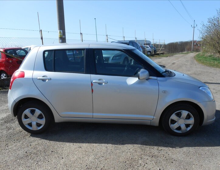 Suzuki Swift Hatchback 1,3 l 67 kw