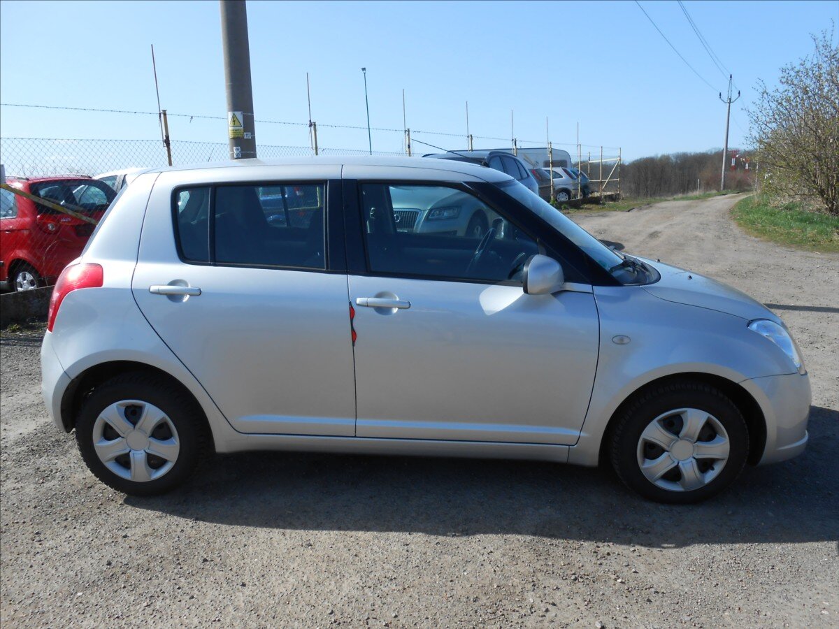 Suzuki Swift Hatchback 1,3 l 67 kw