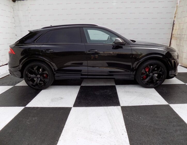 Audi RS Q8 6