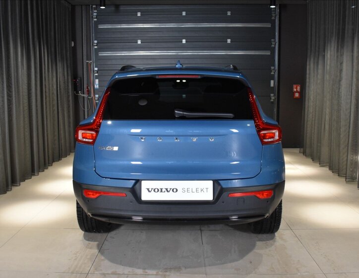 Volvo EX40 SUV 0,0 325 kw