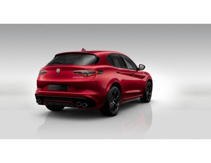 Alfa Romeo Stelvio 4