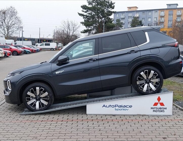 Mitsubishi Outlander 3