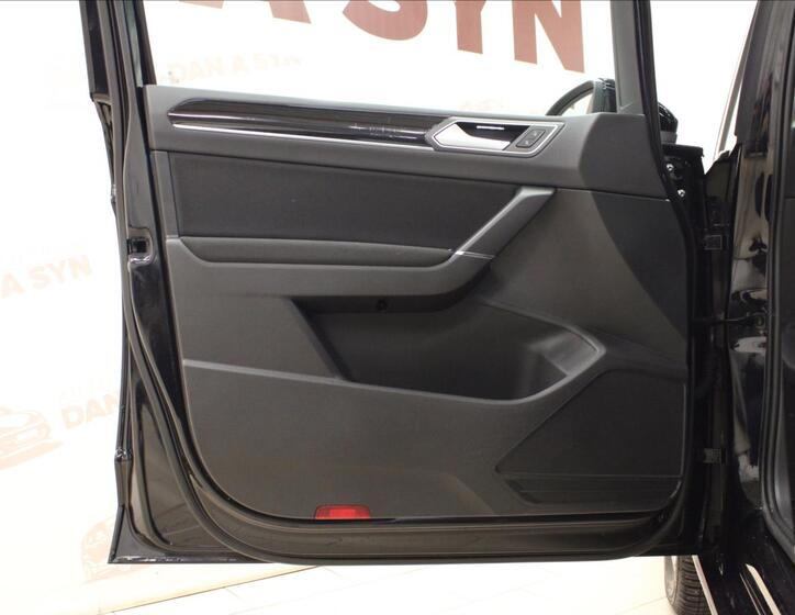 Volkswagen Touran 9