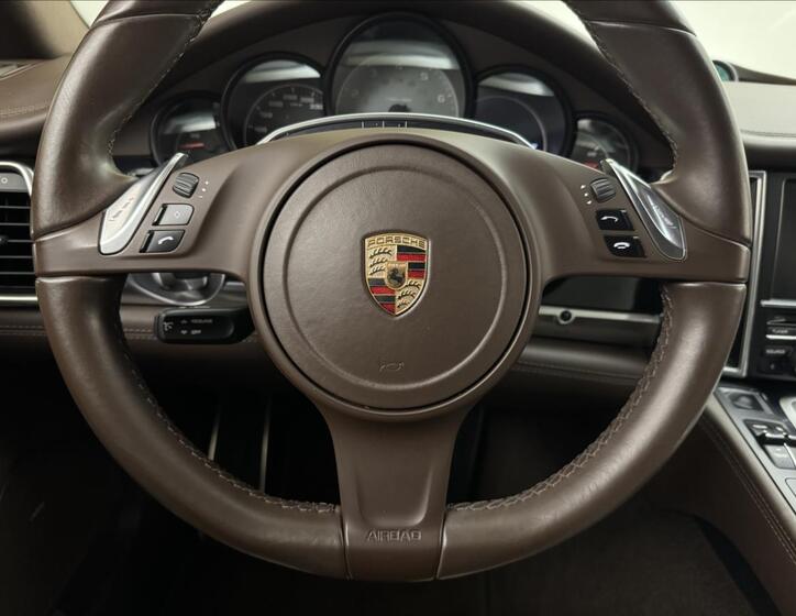Porsche Panamera 9