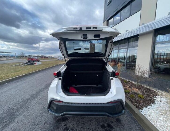 Toyota C-HR SUV / Terénní 1,8 l 98 kw