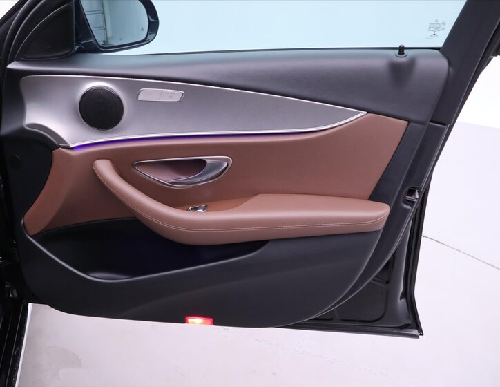 Mercedes-Benz Třídy E Sedan 2,0 l 143 kw