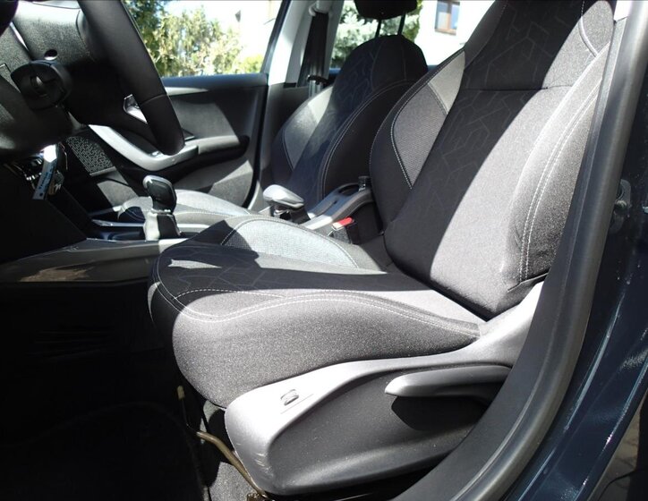 Peugeot 2008 Kombi 1,2 l 61 kw