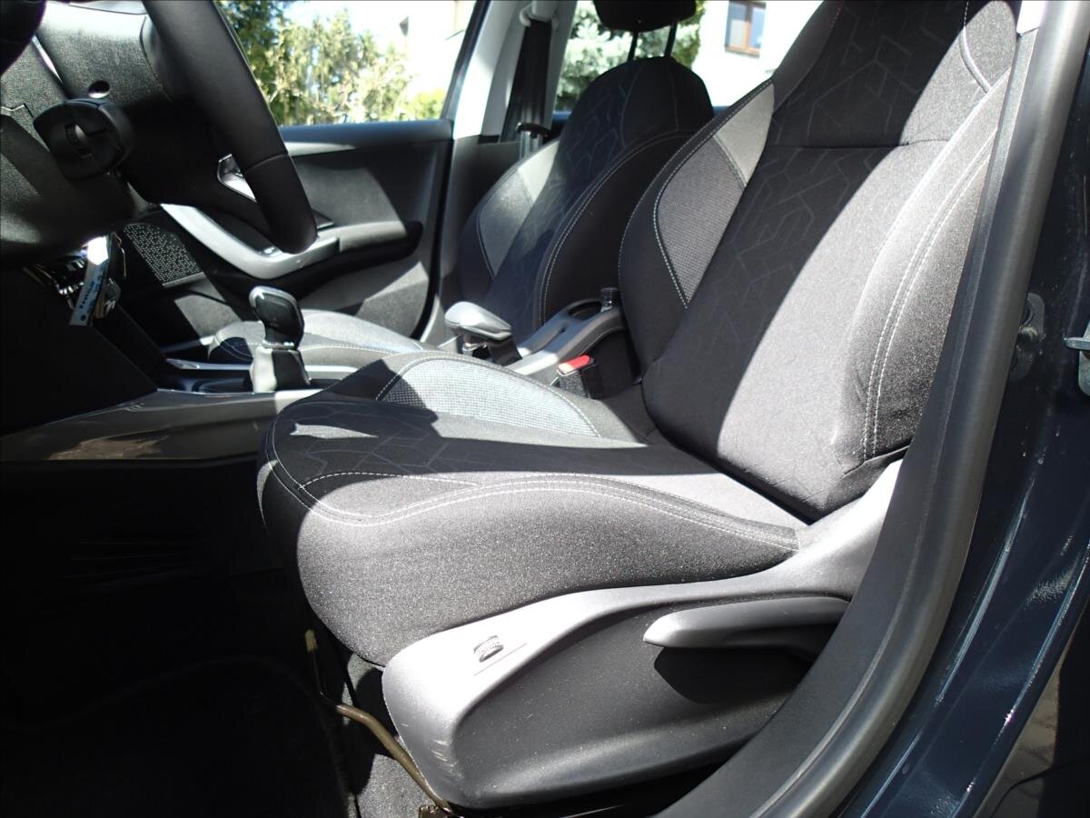 Peugeot 2008 Kombi 1,2 l 61 kw