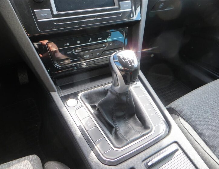 Volkswagen Passat Liftback 1,5 l 110 kw