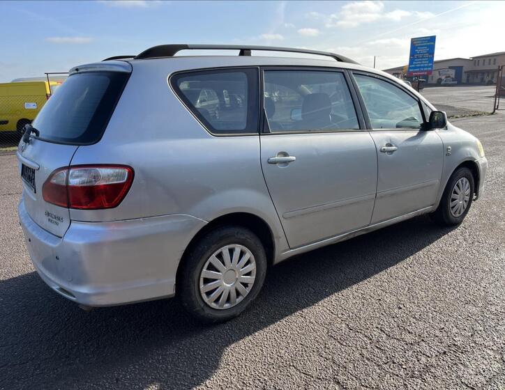 Toyota Avensis Verso 5