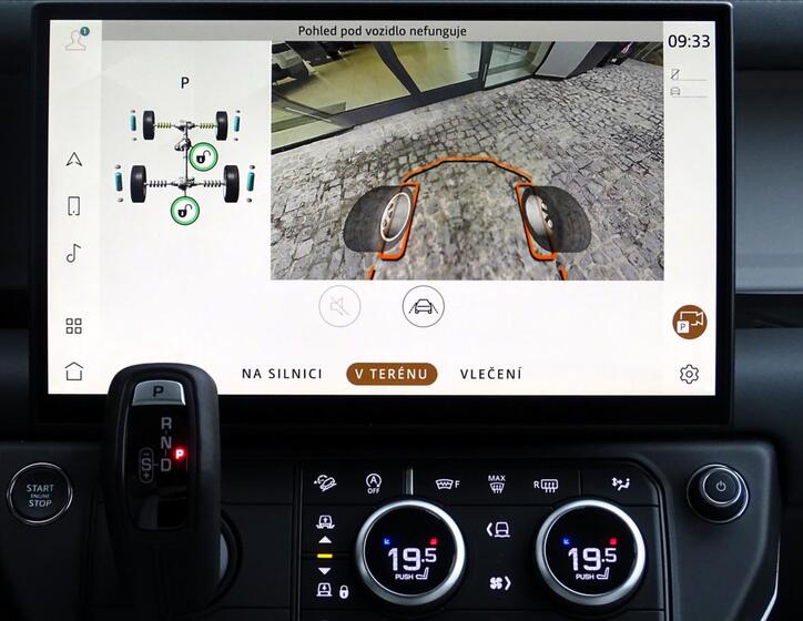 Land Rover Defender 22