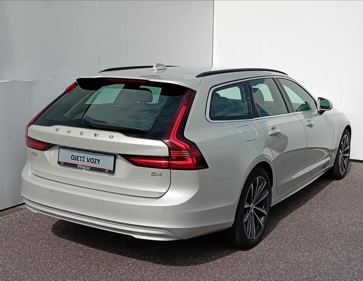 Volvo V90 2
