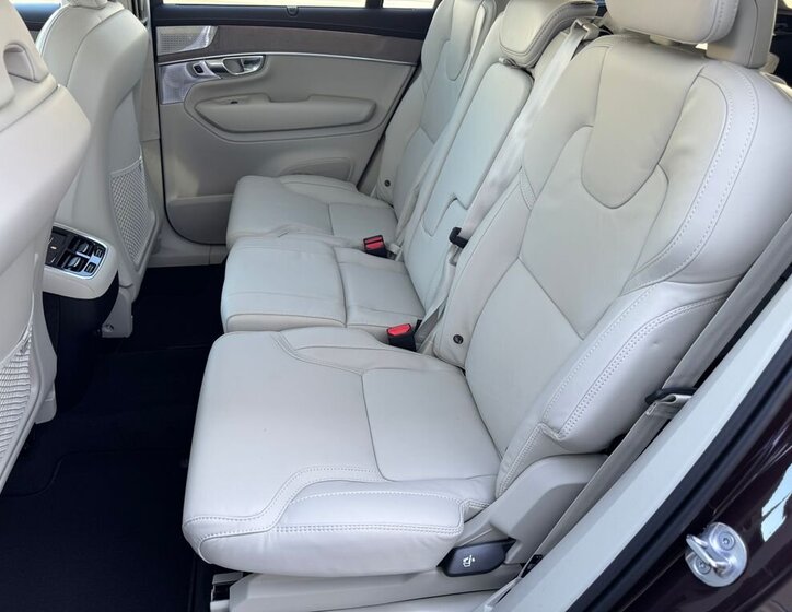 Volvo XC90 SUV / Terénní 2,0 l 184 kw